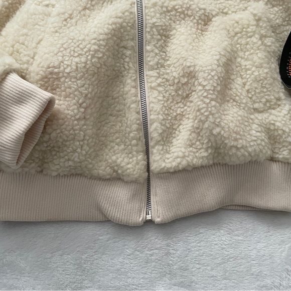 Fashion Nova “Cool n’ collected” Sherpa jacket - Picture 4 of 10